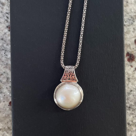 Annika Witt Jewelry - Sterling Silver Pearl Round Pendant Necklace from Annika Witt